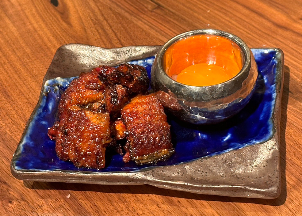 肝煮の蒲焼き包み卵黄添え